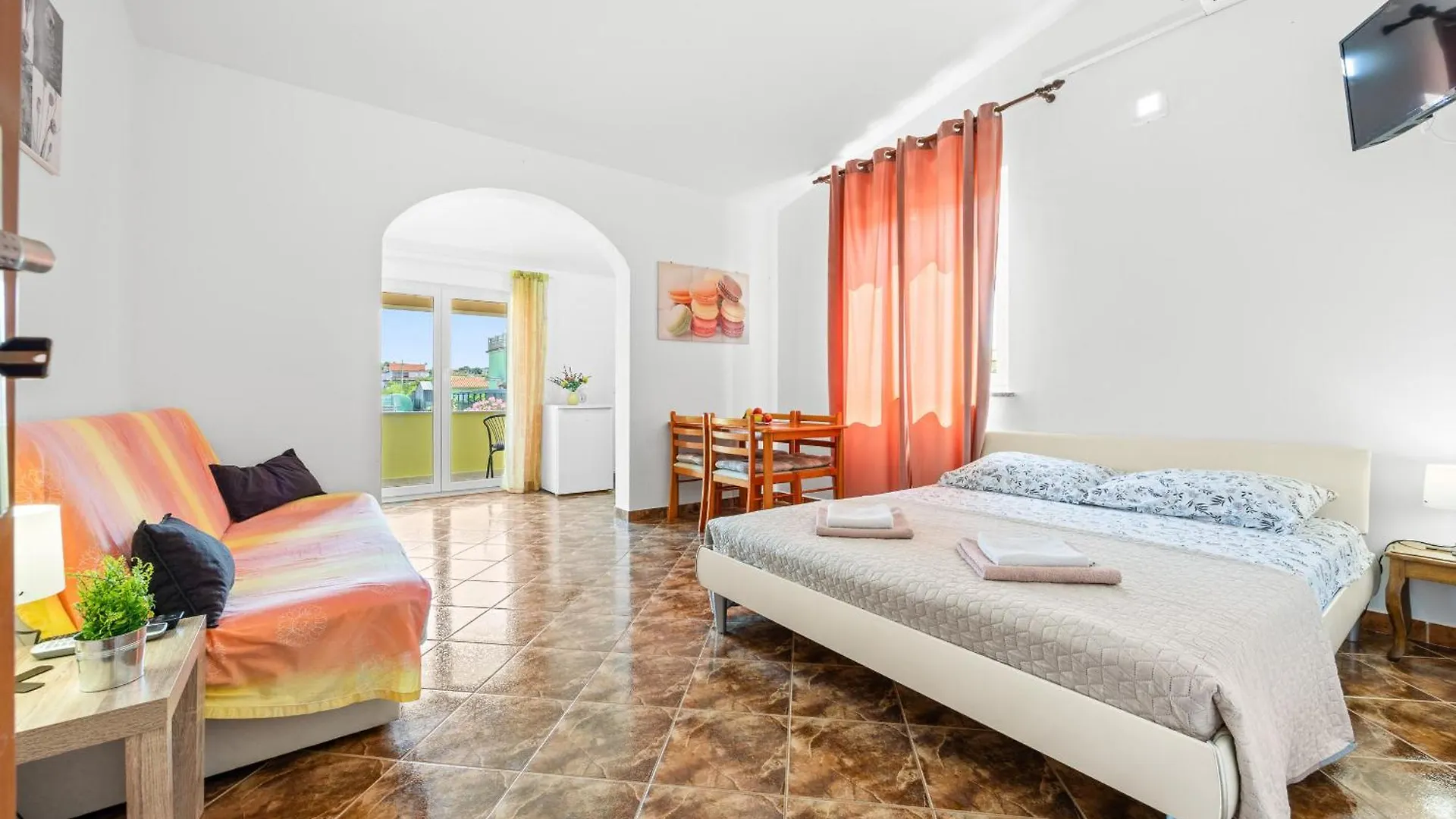 Apartments Vito Near Pula - Balcony, Sea View Galižana